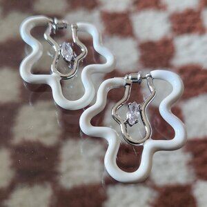 White Enamel Wavy Abstract Flower Hoop Earrings w/ Rhinestone Gem.